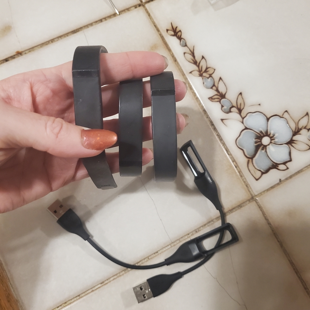Fit bit lot chargers and bands